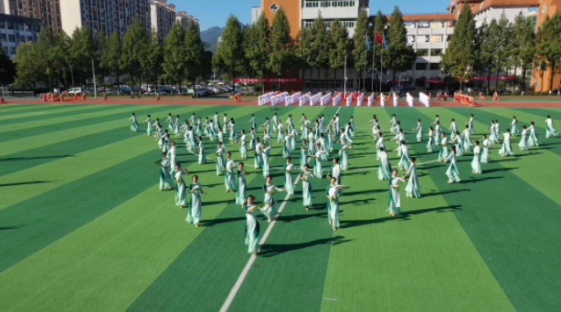 畅通的立交桥真实打破了学历晋升的壁垒让技术成才之路相同宽广 畅通的立交桥真实打破了学历晋升的壁垒让技术成才之路相同宽广