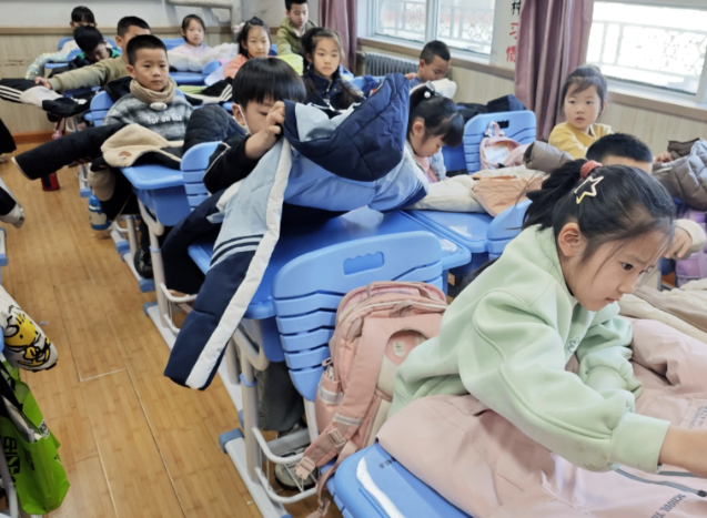 不同学段的特色设计出既契合学生认知又激起其爱好的教育内容