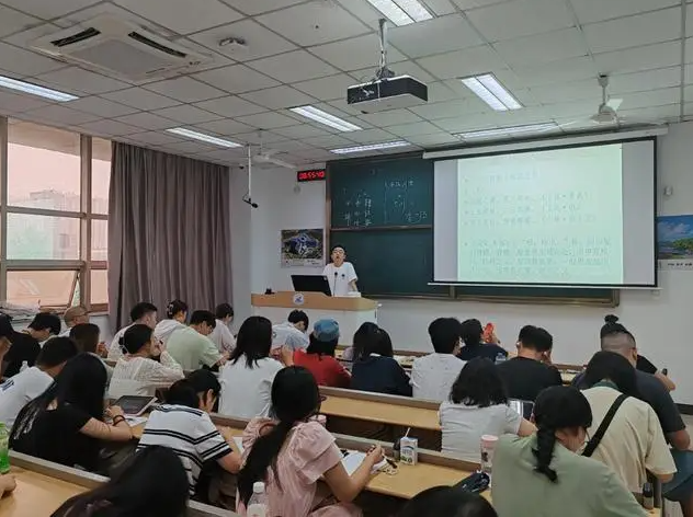 数字化素养跨学科才能有机融合增设人工智能等新式课程 数字化素养跨学科才能有机融合增设人工智能等新式课程